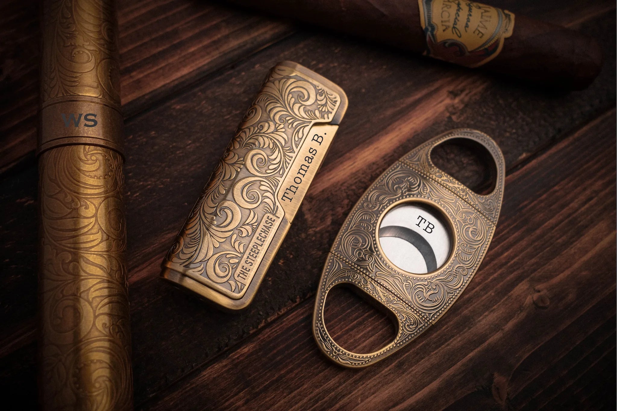 engraved cigarette lighter CIGARLOONG Cigar Cutter and Set Sharpening Blade Cigar Guillotine and Retro Carved Lighter(Color:Gold) Choose this size if you want one of the more personal small gifts for veterans Small Military Commemorative Edition
